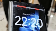 Den mer kompakta och bredare Xiaomi Mix Fold 5 verkar dyka upp på en första hands-on-bild där den kör HyperOS 4.