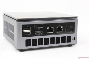 Baksida: 2x USB 2.0-A, DisplayPort 2.0, HDMI 2.1, 2x RJ-45 (2,5 Gbps), USB (40 Gbps) med DisplayPort + Power Delivery, nätadapter, Kensingtonlås