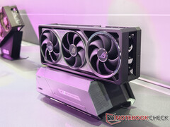 Förutom Thunderbolt 5-port finns det tre 10 Gbps USB-C-portar. På bilden: eGPU:n. (Bildkälla: Notebookcheck)