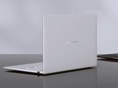 AMD ZenBook 14 Air 2026 finns med 16 GB RAM och kostar cirka 1 476 dollar. Bild: en reklambild som visar baksidan av den bärbara datorn.