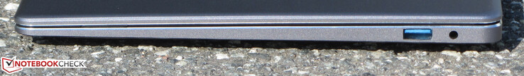 Höger sida: USB 3.2 Gen 1 Typ A, 3.5 mm ljudanslutning