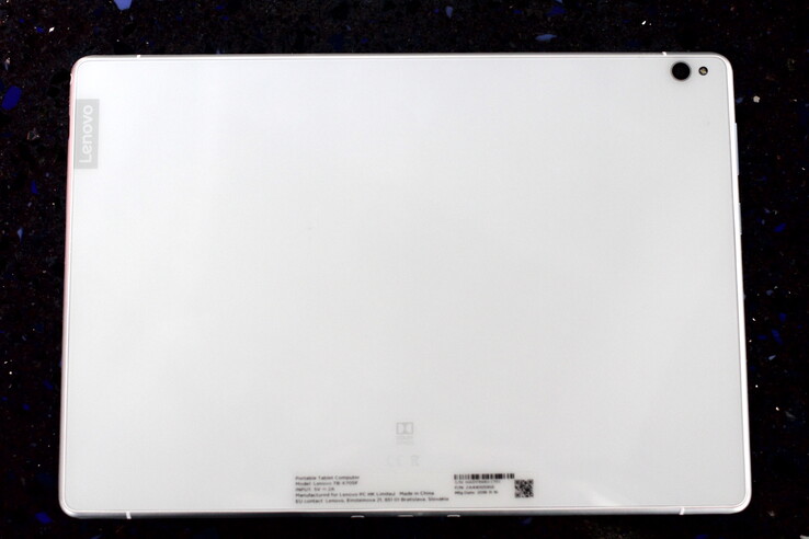 En titt på Lenovo Tab P10:s glasbaksida