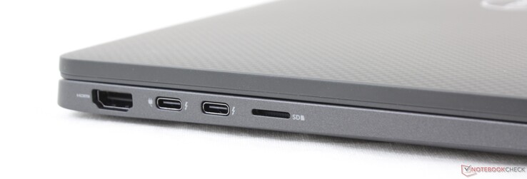 Vänster: HDMI 2.0, 2x USB Typ C med Thunderbolt 3, MicroSD-plats, Smart Card-läsare (tillval)
