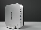 Minisforum M2 Pro Mini PC levereras med ett vertikalt stativ i förpackningen.