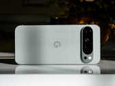 Pixel 9-serien sägs lida av flera enhetsbrytande buggar efter att ha uppdaterats till Googles senaste offentliga Android 16-version. (Bildkälla: Triyansh Gill &amp; Unsplash)