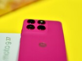 Moto G37:s chassi är snyggt, men byggkvaliteten är inte perfekt.
