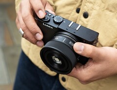 Det senaste fullformatsobjektivet från Panasonic är synnerligen kompakt.