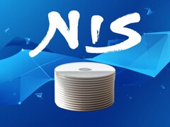 NIS Americas logotyp visas ovanför tomma PS5-skivor
