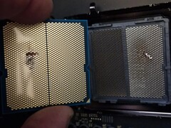 En skadad Ryzen 9 9950X3D CPU som var ihopkopplad med ett ASRock-moderkort. (Bildkälla: I_fliu på Reddit)