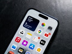 Enligt en uppgiftslämnare kommer iPhone 18-serien inte att ha FaceID och kamera under skärmen. (Bildkälla: Omar Al-Ghosson via Unsplash)