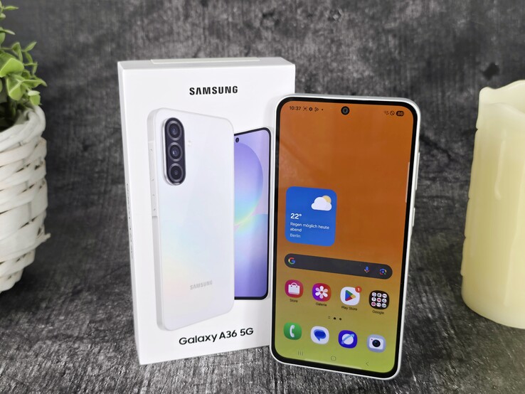 Vår testenhet: Samsung Galaxy A36 5G i Awesome White 