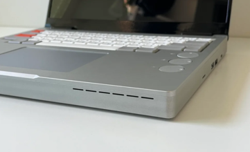 Föga förvånande har Framework Laptop 13 blivit något tjockare. (Bildkälla: Flurples på Reddit)