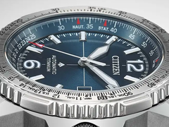 Den nya Citizen Promaster Air NK0040-58L, på bilden, har en blå urtavla med solstrålefinish.