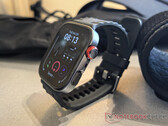 Huawei Watch Fit 4 Pro kostar 279 euro i EU. På bilden: smartklockan i svart. (Bildkälla: Notebookcheck)