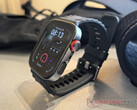 Huawei Watch Fit 4 Pro kostar 279 euro i EU. På bilden: smartklockan i svart. (Bildkälla: Notebookcheck)