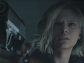 En skärmdump av Resident Evil Reqiuem-huvudpersonen Grace Ashcroft som håller i en pistol