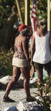 Huden hos denna äldre kvinna visar tydliga tecken på omfattande solexponering (inzoomad skärmdump från GTA 6).
