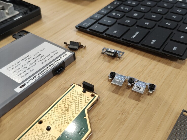 Några av CRU-enheterna i ThinkPad T14 Gen 7.