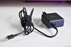 Den väggmonterade USB-C-laddaren till Lenovo ThinkPad X9-15p Gen 1 Aura Edition