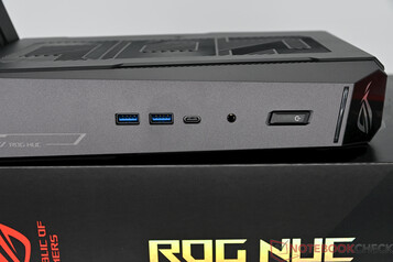 Asus ROG NUC 15 - Anslutningar på framsidan