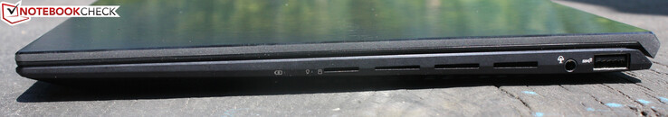 Höger: microSD-kortläsare, kombinerad ljudport, USB 3.0 Type-A