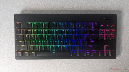 Razer BlackWidow V4 HyperSpeed TKL-tangentbord med låg profil Chroma RGB-belysning (Bildkälla: Adam Corsetti)