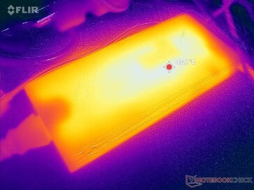 AC-adaptern når över 47 C efter långa perioder av spelande