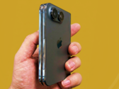 iPhone Ultra/Fold dummy-enhet - hands-on bild (redigerad - original nedan).