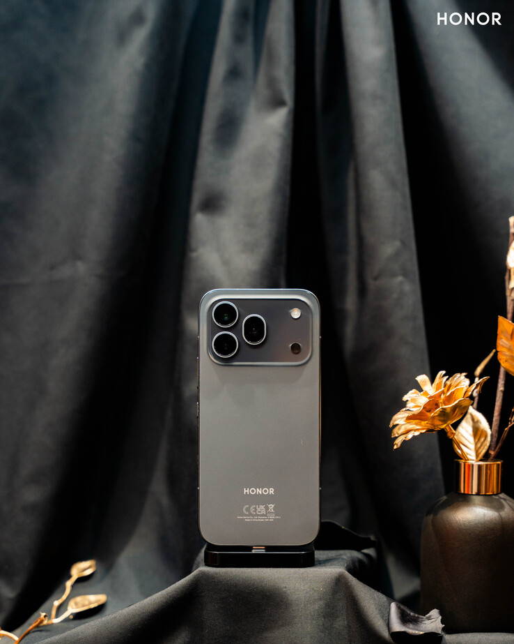 Honor 600 Pro har ett stort batteri på 7 000 mAh med stöd för 80 W trådbunden laddning