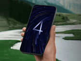Totalt ingår sju enheter i den första leveransen. På bilden: en redigerad reklambild av Xiaomi 17 Ultra med HyperOS 4-logotypen högst upp.
