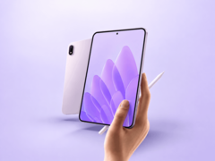 Oppo Pad Mini Matte Display Edition visas framifrån och bakifrån med en pekpenna
