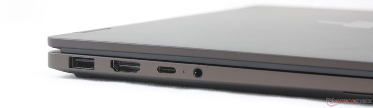 Vänster: USB-A (10 Gbps), HDMI 2.1, USB-C 3.2 Gen. 2 (40 Gbps) med DisplayPort 2.1 + Power Delivery 3.1, 3,5 mm-uttag för headset