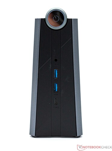 Framsida: 3,5-mm-uttag, 2x USB 3.2 typ-A, USB typ-C