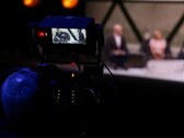 Ett foto av en kamera som filmar en intervju 