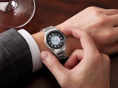 Citizens nya klädklocka i titan är utformad för att avvärja otur.