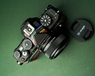 SG-Image 35 mm f/2,2 marknadsförs som ett kompakt, mångsidigt objektiv till ett överkomligt pris.