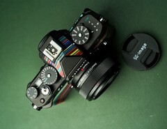 SG-Image 35 mm f/2,2 marknadsförs som ett kompakt, mångsidigt objektiv till ett överkomligt pris.