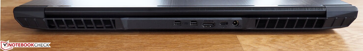 Baksidan: 2 x Mini DisplayPort 1.4, HDMI 2.0, USB 3.0 Typ C, ström