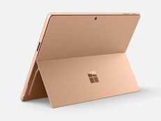 Surface Pro 12 i färgen Dune.