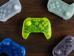 Färgerna på 8BitDo 64 Bluetooth Controller Prototype Limited Edition har genomskinliga skal.