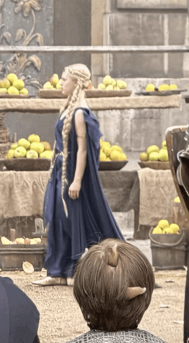 Fans tror att denna bild kan visa en ung Marika och möjligen ett Omen-barn.