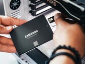 En moddare omvandlar lite äldre SSD-enheter till spelkassetter.