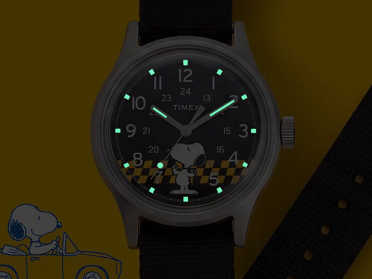 Timex x Peanuts Snoopy MK1 lyser i mörkret tack vare de självlysande timmarkeringarna och visarna.