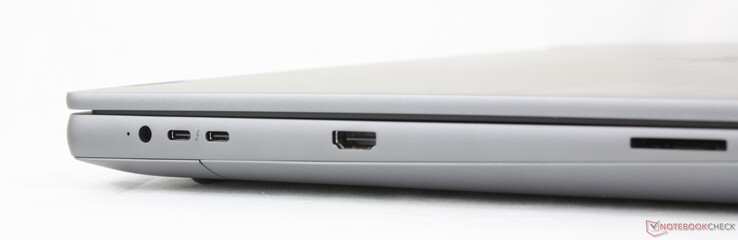 Vänster: AC-adapter, 2x USB-C Thunderbolt 5 med DisplayPort 2.1 + Power Delivery (80 Gbps), HDMI 2.1, SD-kortläsare