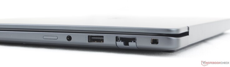 Höger: Nano-SIM-kortplats (tillval), 3,5 mm hörlursuttag, USB-A 3.2 Gen. 1 (5 Gbps), RJ-45 (1 Gbps), Noble-lås