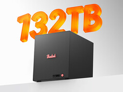 ME Pro 370 med fyra fack kostar från cirka 634 dollar i Kina. Bilden visar en reklambild av NAS-enheten där stödet för 132 TB lagringsutrymme framhävs.
