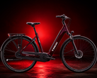 Elcykeln District+ i färgkombinationen ”cobra blood”