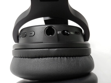 Stora kontrollknappar, USB-C-port och 3,5 mm (1/8