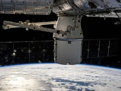 Bild som visar en satellit i omloppsbana runt jorden. (Bildkälla: SpaceX-Imagery - Pixabay)