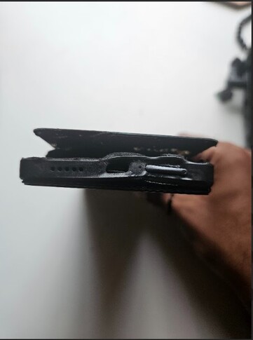En bild på undersidan av den exploderade Xiaomi Redmi Note 13 Pro 5G (Bildkälla: Sri Varshan; skärmdump)